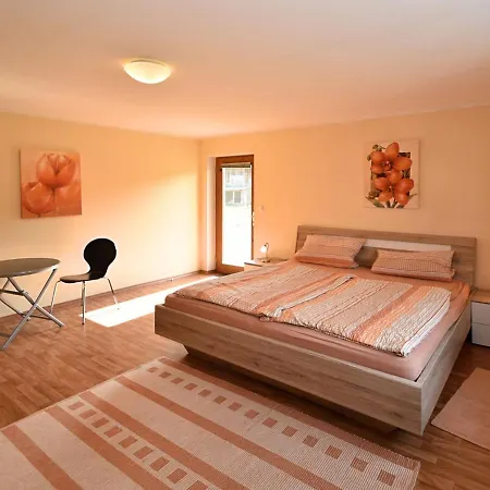 Cozy Apartment in Gleissenberg Bavaria near Forest *