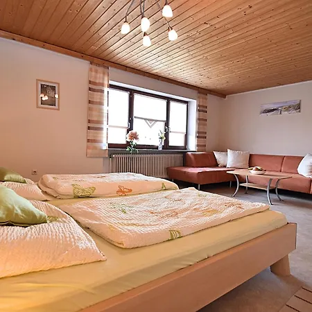 Cozy Apartment in Gleissenberg Bavaria near Forest *